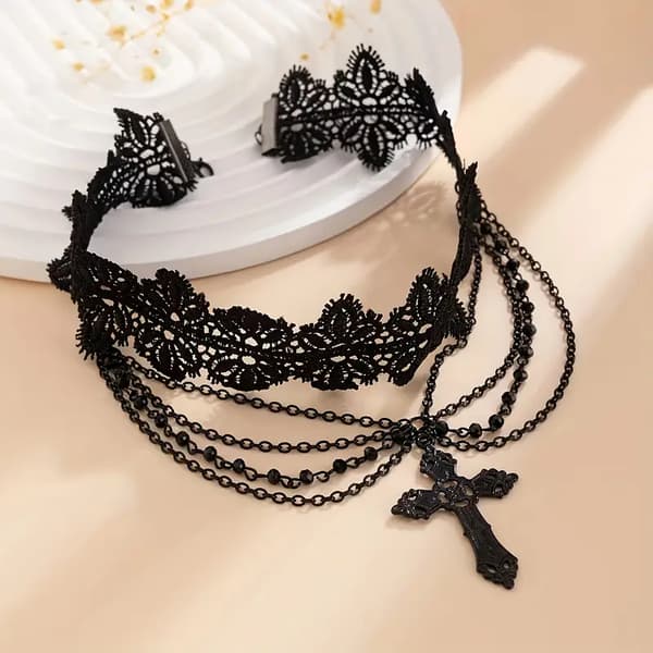 Sort blonde choker med kors