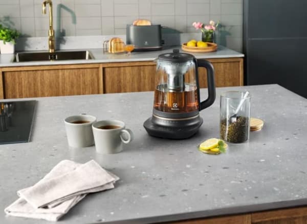 ELECTROLUX E7GK1-8BP Vattenkokare Svart