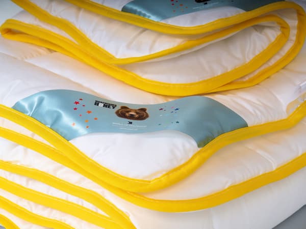 Babyfilt 100x135 satin premium Bee Soft