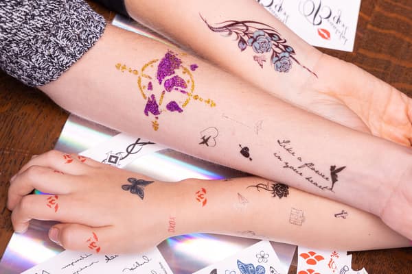 SÆT MED TATOVERING "D" NR.: 8588