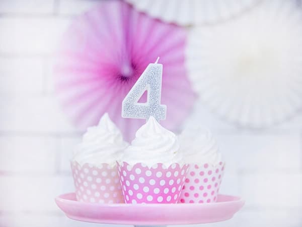Numero 4 kynttilä hopeaa, 1 kpl.
