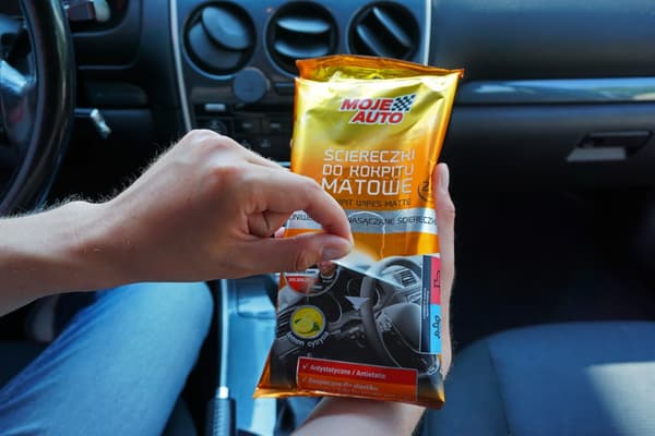 MOJE AUTO - Ohjaamon puhdistusliina Mate - Sitruuna - 24 kpl