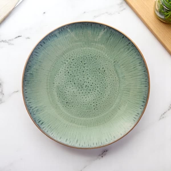 Låg keramisk middagstallrik grön glasyr 27 cm
