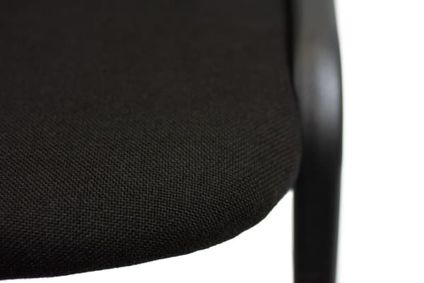 ISO sort kontorkonferencestol, tyk profil, polstret, med certifikat
