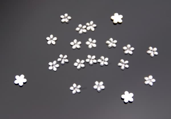 Applikaatio - hopeakukka 6 mm 50 kpl.