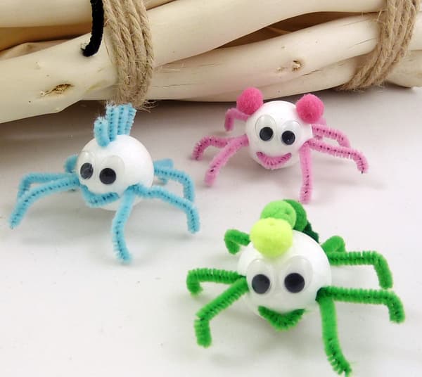 Polyesterpompoms mix röd 120 st.