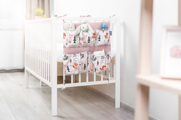 Sängförvaring med rosa våffelräv