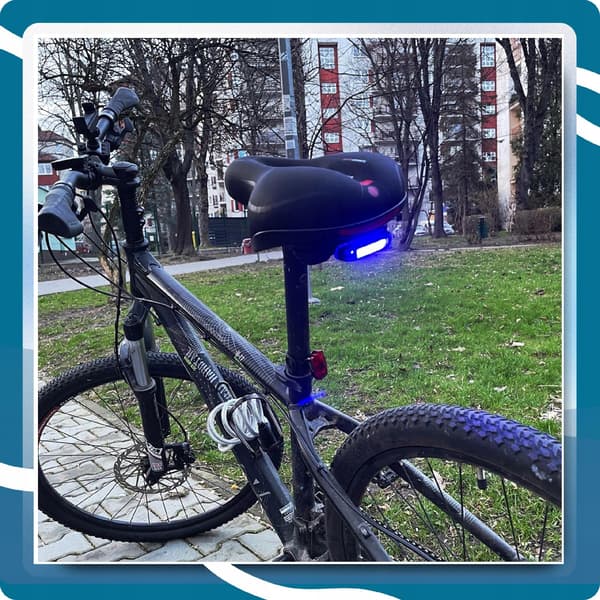 Komfortabel bred cykelsadel til den nye 2024-model + LED-lys