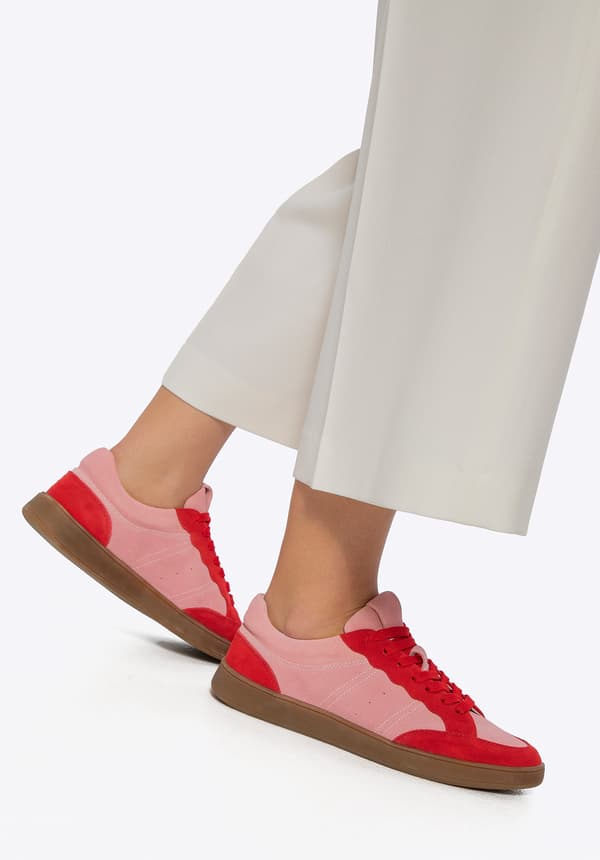 Wittchen Dames Ruskindssneakers med Kontrasterende Pink og Røde Elementer