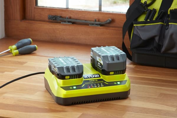 RYOBI Laddare 18V / 2 portar