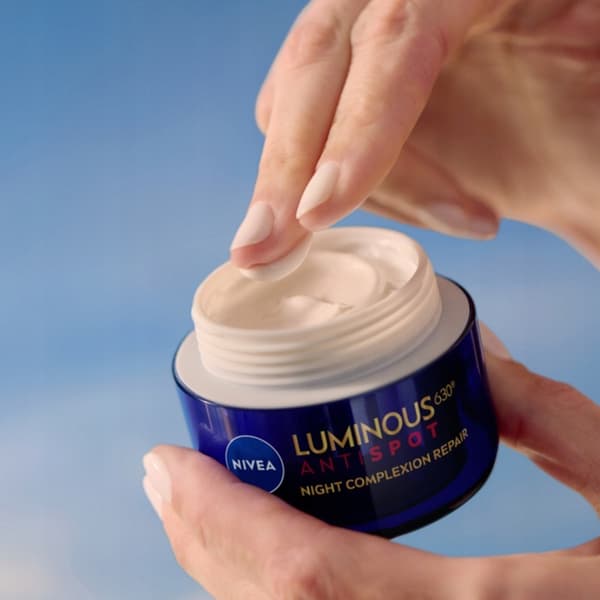NIVEA Cellular Luminous630® regenererande natkräm mot pigmentfläckar 50 ml