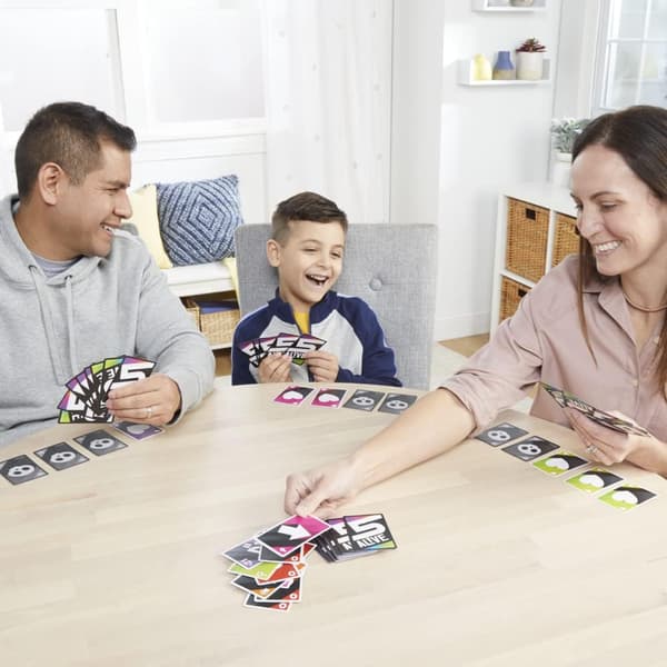 Hasbro - Korttipeli - 5 Alive F4205 - Englanninkielinen versio