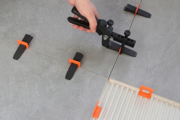KAKELJÄMNINGSKLIPP 2,0 MM 100 ST SOLID KAKELLARKLAGAREVERKTYG