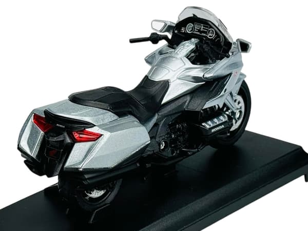 WELLY HONDA GOLD WING SILVER 1:18 12857