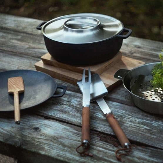 FISKARS Norden Grill -kokkipata valurautaa ja teräskansi (30 cm)