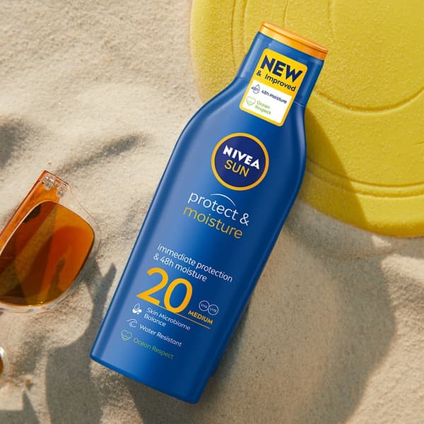 077260 NIVEA SUN Kosteuttava voide SPF20 200 ml