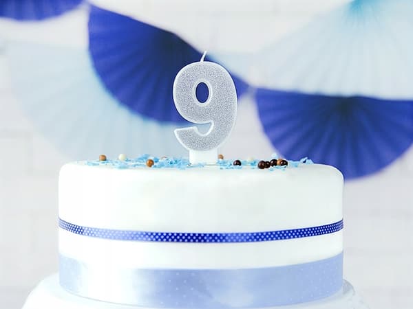 Numero 9 kynttilä hopeaa, 1 kpl.