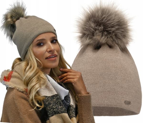Varm polsk dammössa med pompom Latte A13