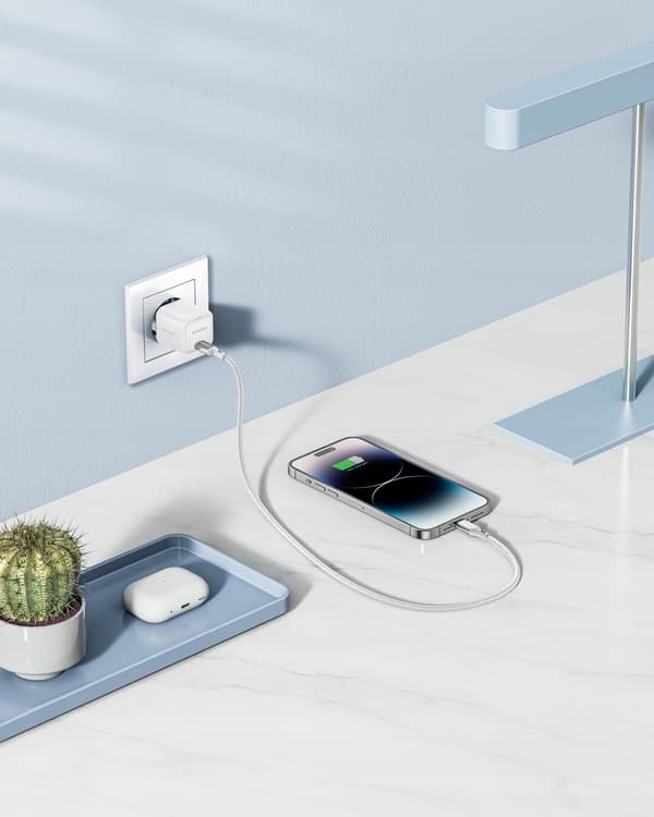 INNOSTYLE PIKALATURI CUBE USB-C 20W USB TYPE C GAN II IPHONE LED -VALOLLA