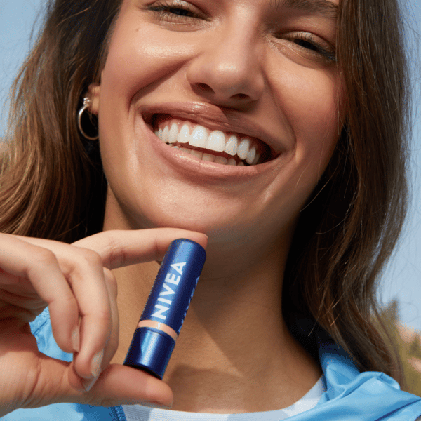 NIVEA Vård läppstift Caring Beauty 3i1 Nude 4,8 g