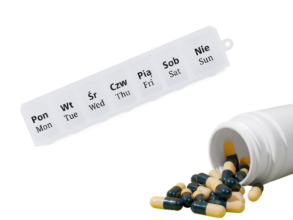 Rektangulär vit medicinbehållare (720) GAB_A