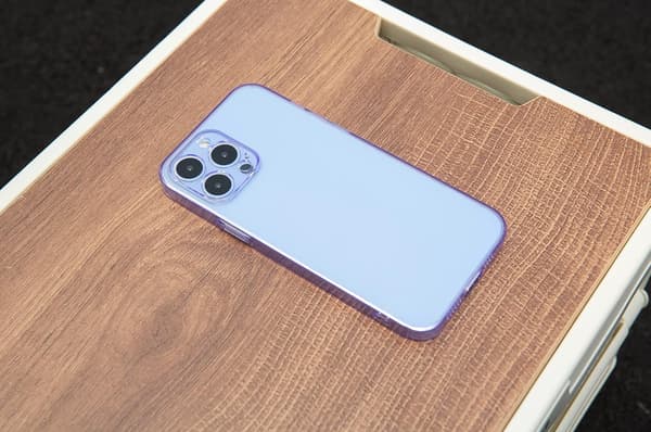 STÆRKT PLASTIK TRANSPARENT ETUI TIL IPHONE 13