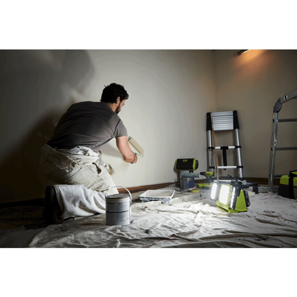 199119 RYOBI Lamppu 18V paneeleilla