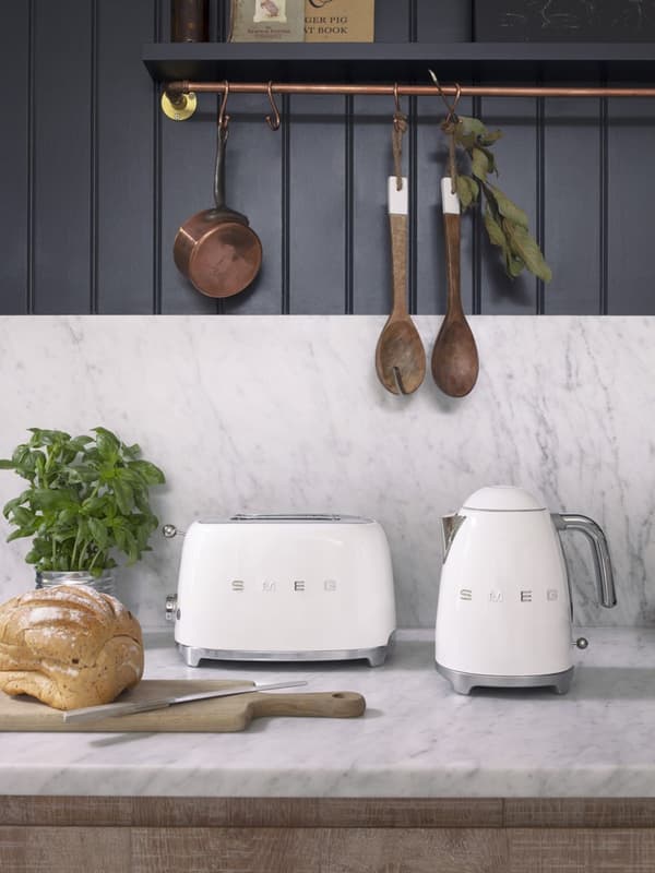 SMEG KLF03CREU vattenkokare krämfärgad
