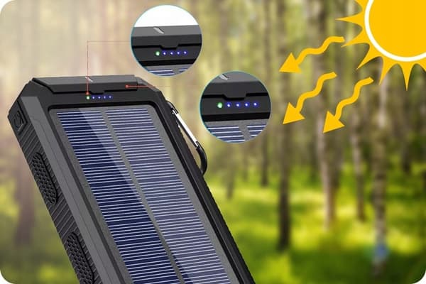 Aurinkovirtalähde 8000 mAh + taskulamppu ja kompassi