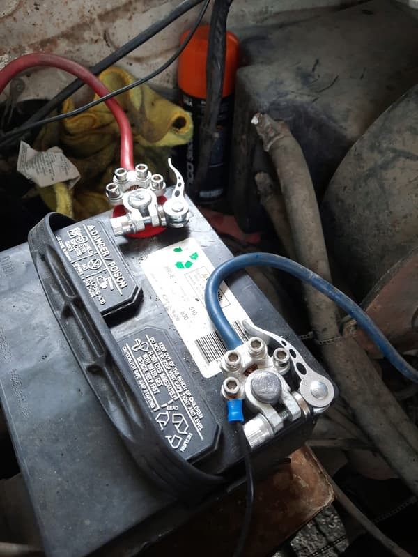 2x nopea akunliitin 6V/12V/24V plus miinus