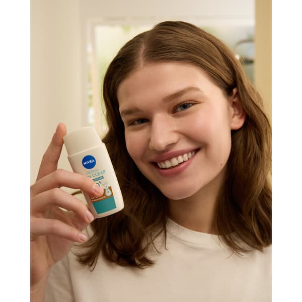 NIVEA Derma Skin Clear daglig fluid med UV-filter SPF50 40ml