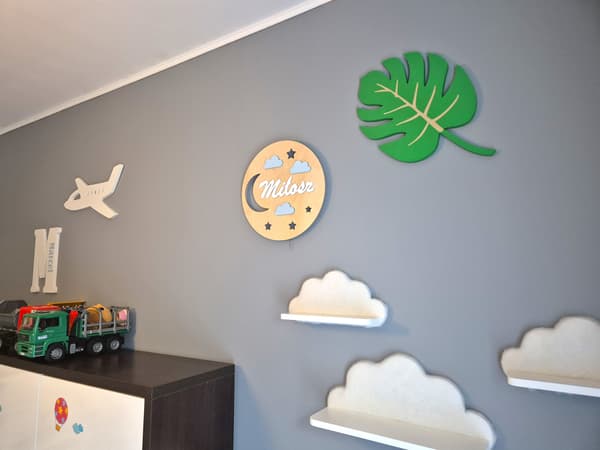 Tulajka natlampe med navnet Måne, stjerner, skyer