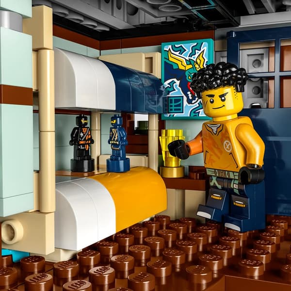 LEGO Ninjago 71799 Stadstorget, 6000 bitar