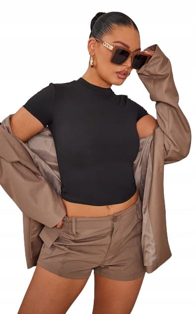 PRETTYLITTLETHING TYDELIG SORT TOP 34 ECR