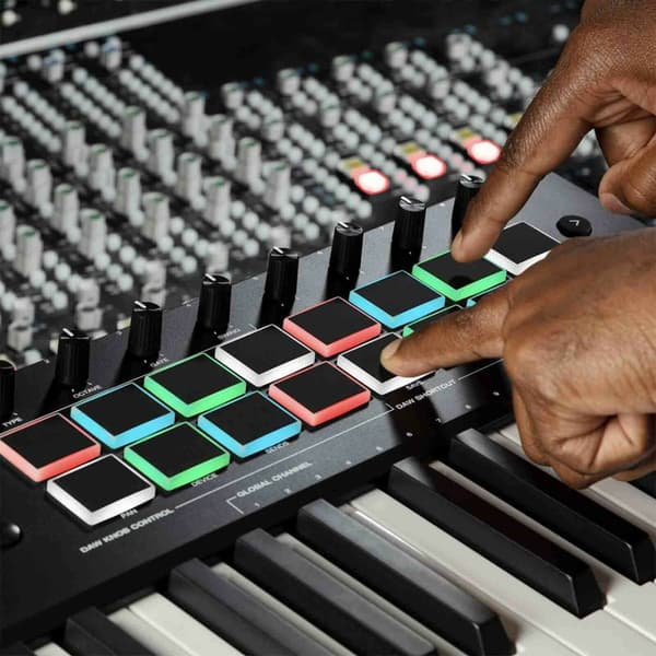 M-AUDIO Oxygen Pro 49 keyboardcontroller, sort, 49 tangenter