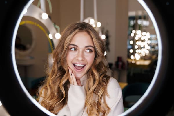 LUMO LED RGB-ringlys til makeup-billeder og -videoer