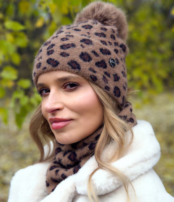 Varm vintermössa för kvinnor med POMPOM-mössa, MODIG, leopardmönster, Polskt tryck