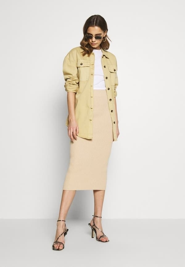 GLAMOROUS DAMJACKA MED SKÄRP BEIGE 36 W_B