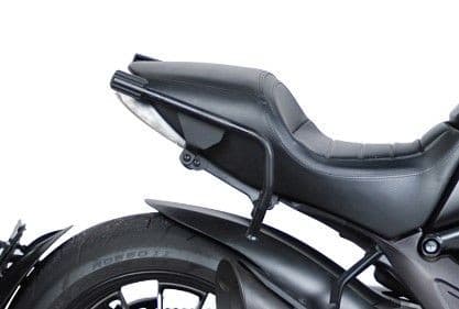 Shad 3p sidoväskehållare för Ducati Diavel
