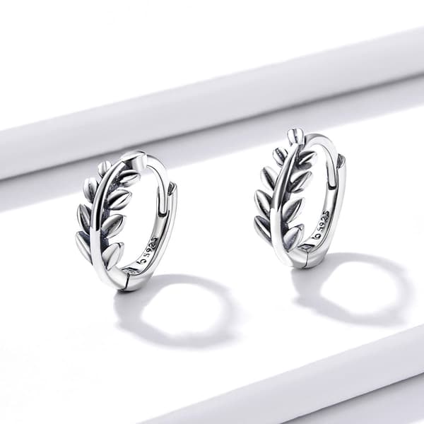 Silverringörhängen med löv, spännen i 925 silver