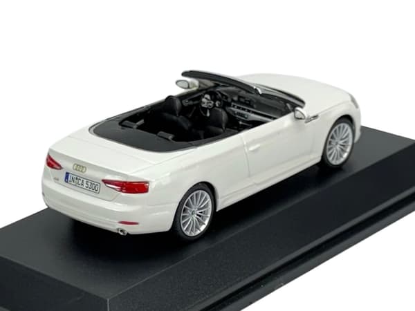 FORHANDLERMODEL AUDI A5 CABRIOLET TOFANA HVID 1:43 501.17.053.32
