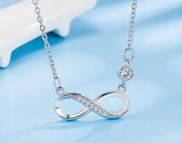 DAM SILVERHALSBAND LÅNG KEDJA MED ZIRKON INFINITY