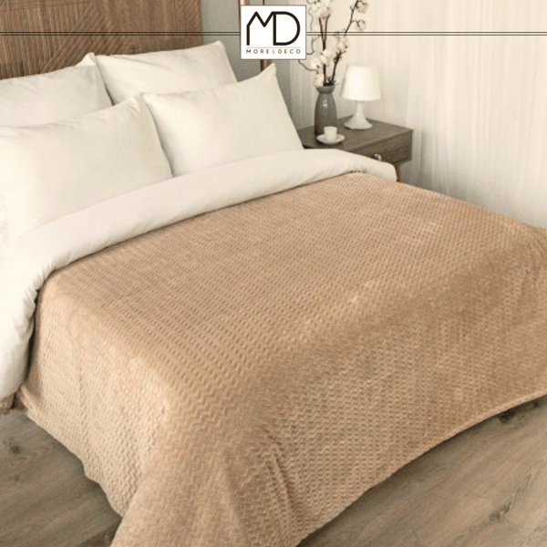 Sengetæppe seng gave 200x220 beige til kærestes kones navnedag