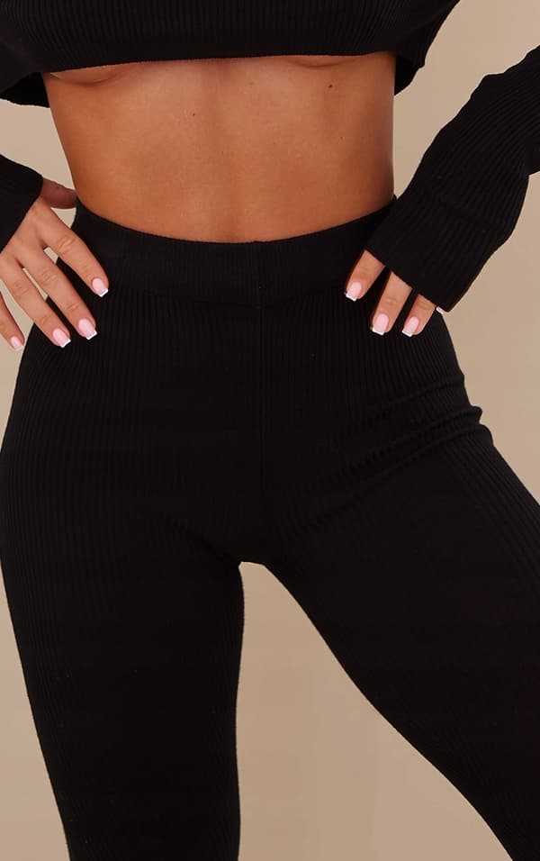 PrettyLittleThing svarta randiga byxor M