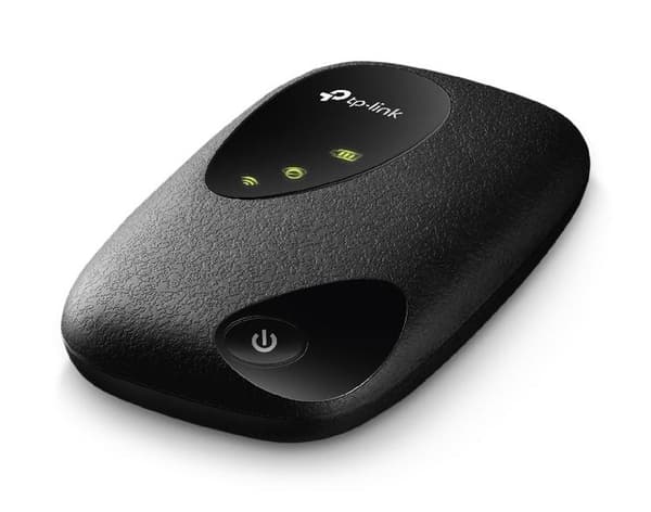 TP-LINK M7010 4G LTE -mobiilireititin, musta