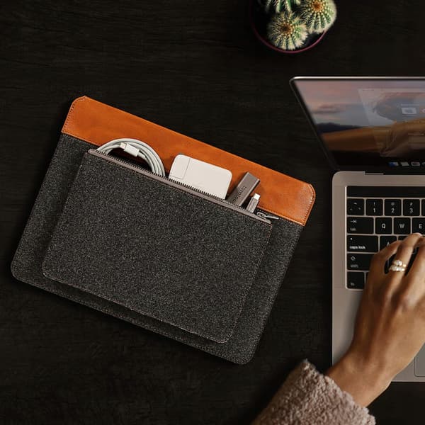 Tomtoc 14" stilfuld og slank laptoptaske til MacBook Pro og Air