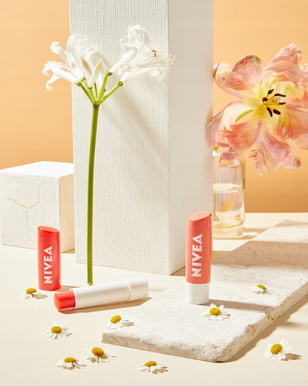NIVEA Plejende læbepomade Peach Shine 4,8g