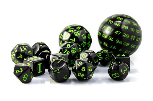RPG-tärningar svarta och gröna set med 15 tärningar