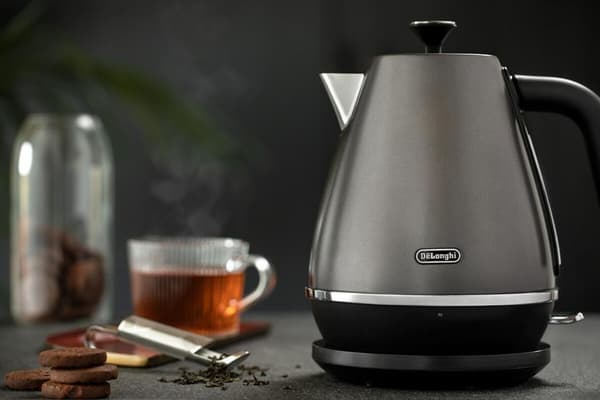 Czajnik DE LONGHI KBIN2001. TB Distinta Titanium