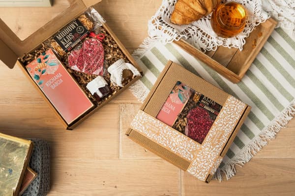 Gave til Bedstemors Dag boks til bedstemor te chokolade hjerte honning marmelade